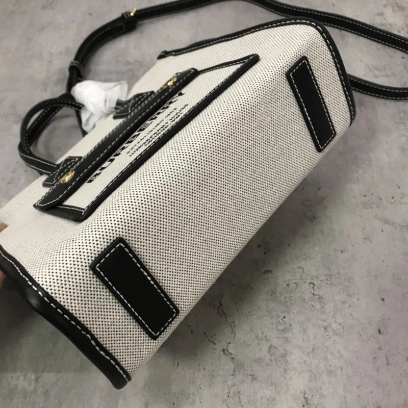 Burberry Shopping Bags Reliable 64509