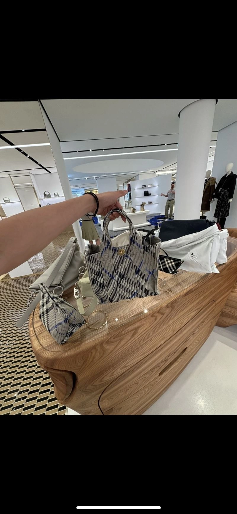 FlexibleFit Burberry Shopping Bags 64517