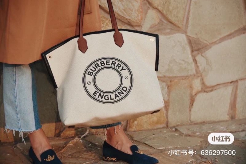 Burberry Shopping Bags Comfortable 64503