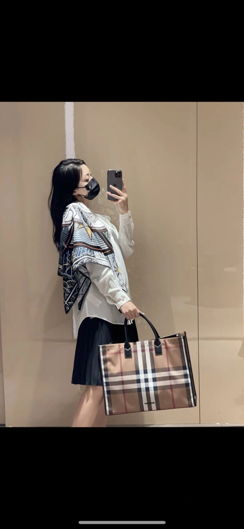 Burberry Shopping Bags Stretchable 64566