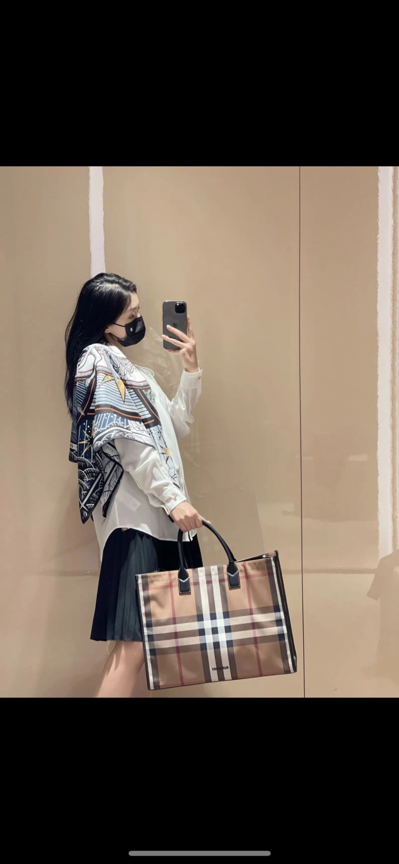 Burberry Shopping Bags Stretchable 64566