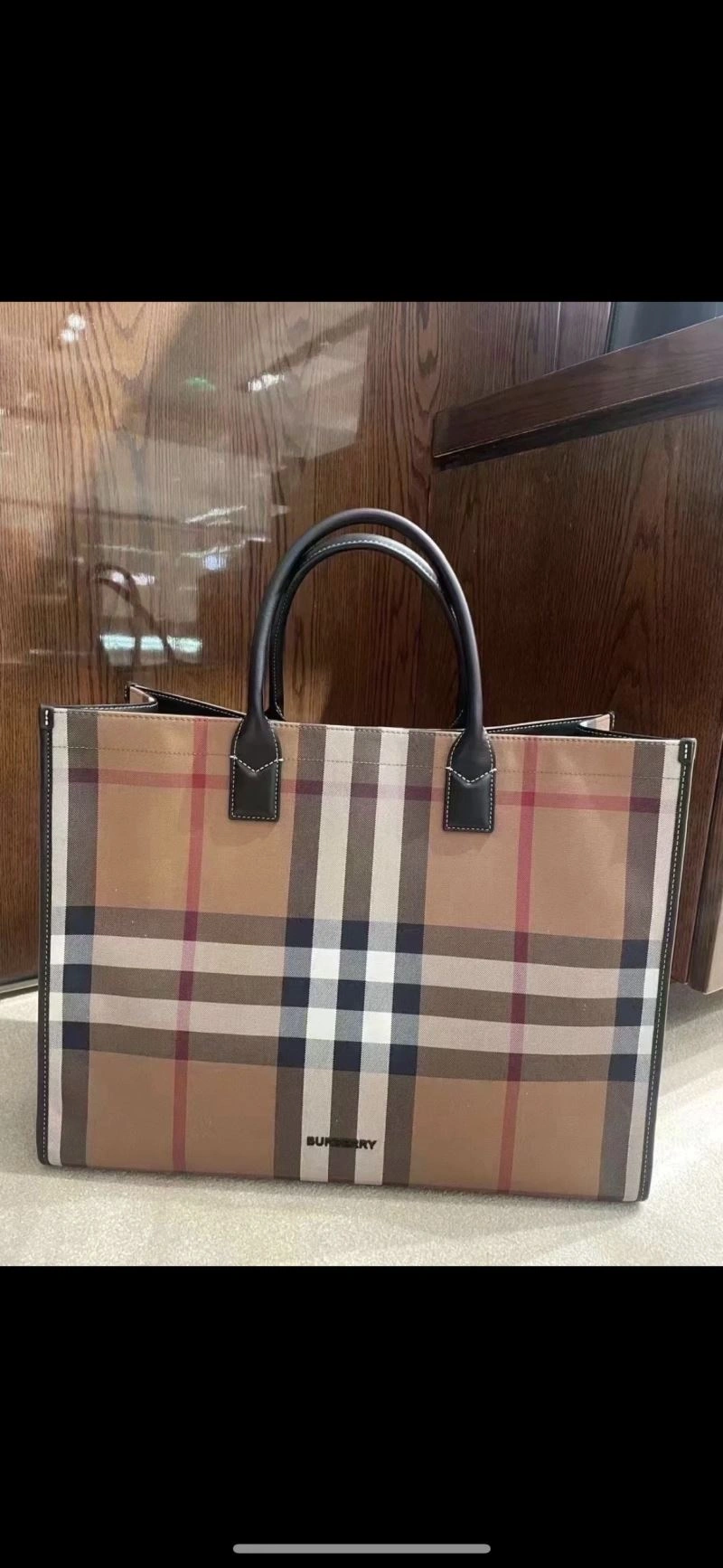 Burberry Shopping Bags Stretchable 64566