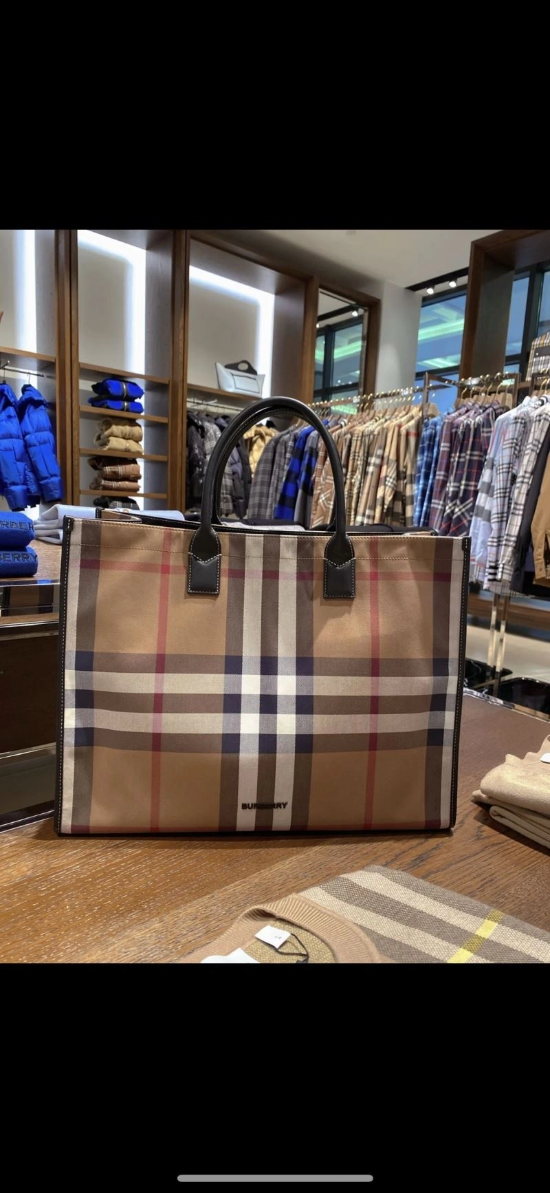 Burberry Shopping Bags Stretchable 64566