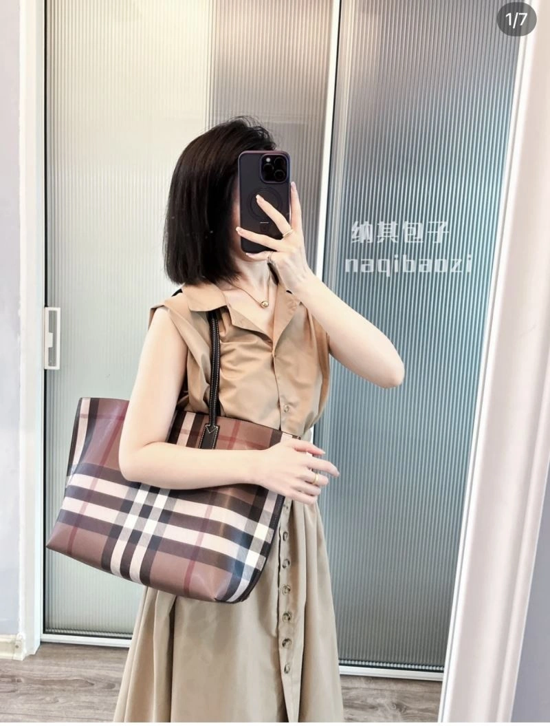 Burberry Shopping Bags Unisex 64496
