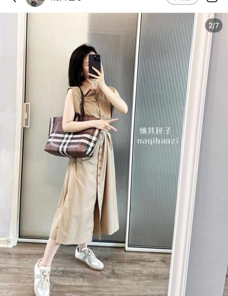 Burberry Shopping Bags Unisex 64496