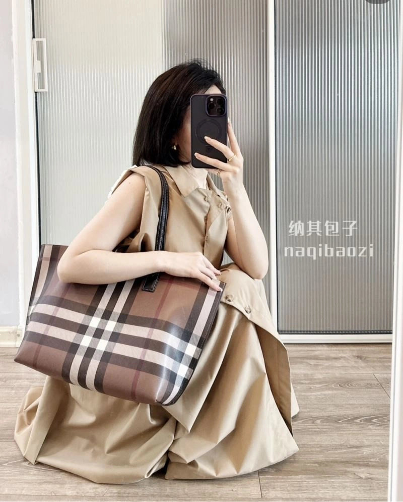 Burberry Shopping Bags Unisex 64496