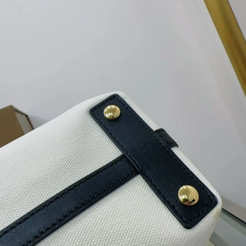 Burberry Shopping Bags Youthful 51666