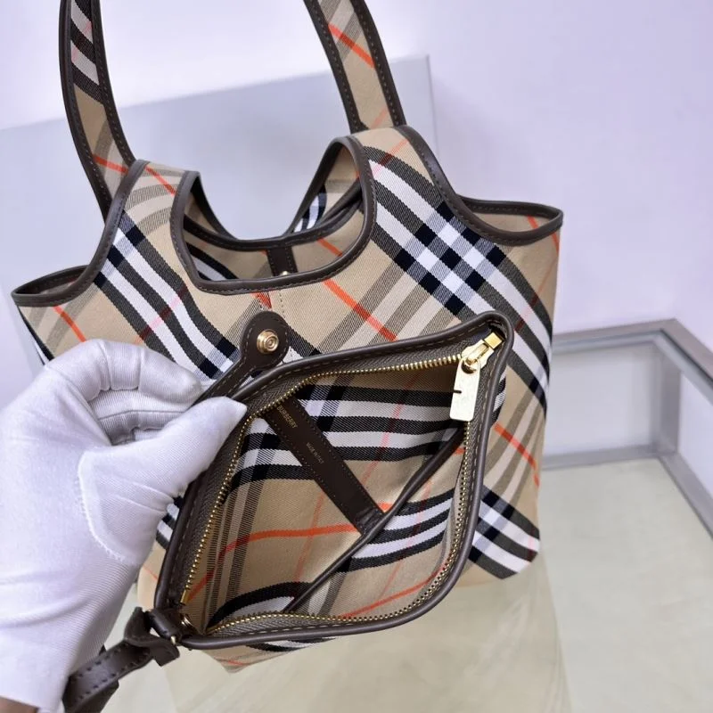 Burberry Shopping Bags ZipUp 51659