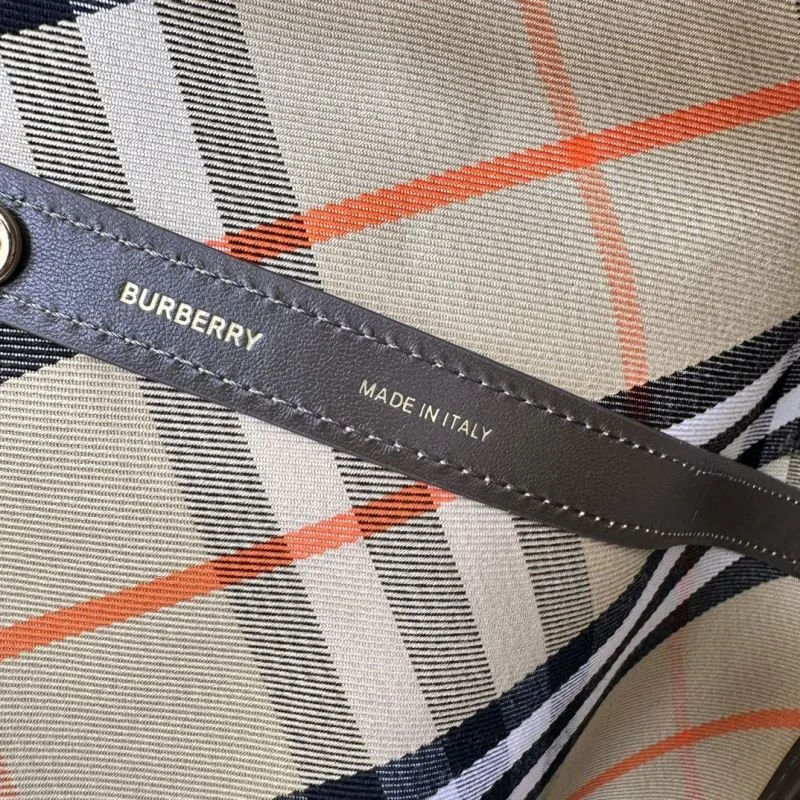 Burberry Shopping Bags ZipUp 51659
