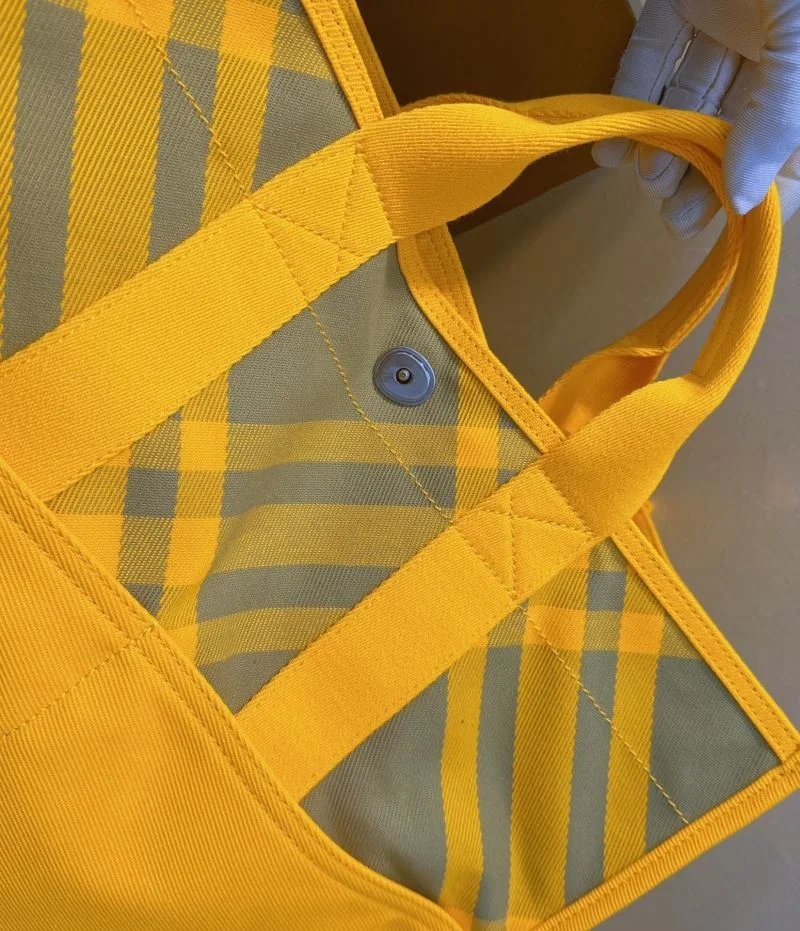Burberry Shopping Bags SmoothTexture 51732