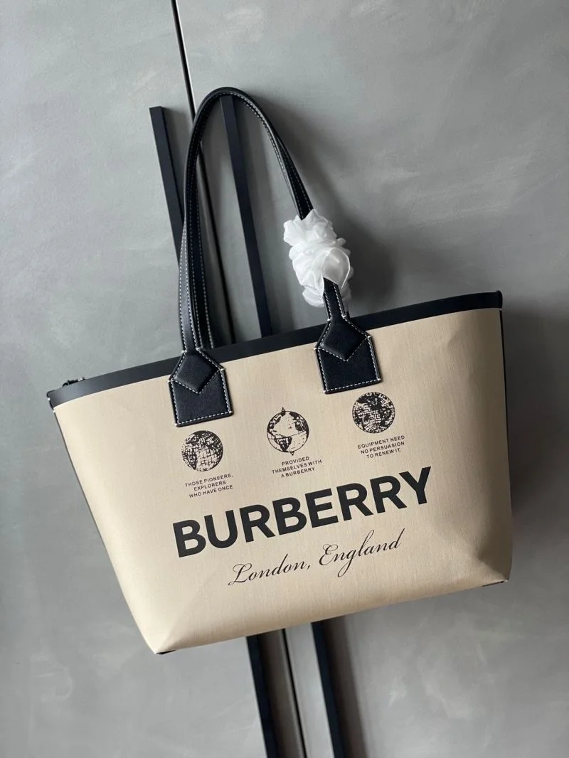 Sporty Burberry Shopping Bags 37913