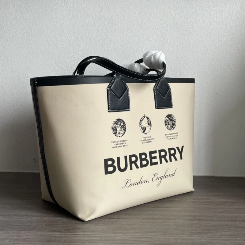 Sporty Burberry Shopping Bags 37913