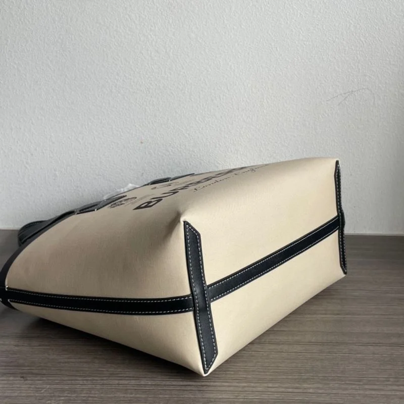 Sporty Burberry Shopping Bags 37913