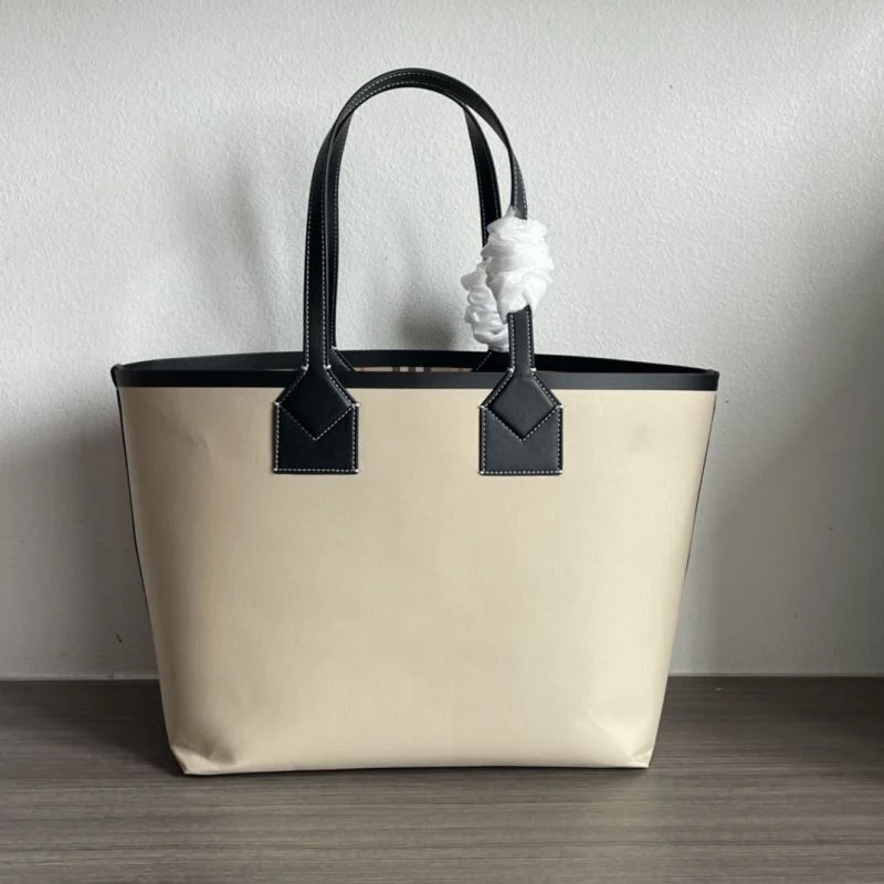 Sporty Burberry Shopping Bags 37913