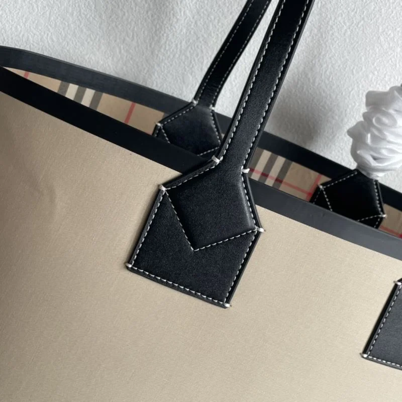 Sporty Burberry Shopping Bags 37913