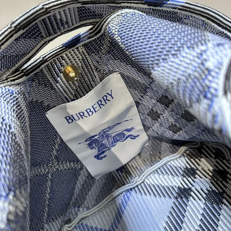 Burberry Shopping Bags Attractive 37893