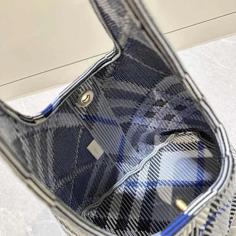 Burberry Shopping Bags Attractive 37893