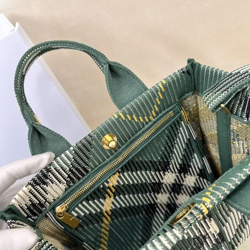 Breathable Burberry Shopping Bags 37895