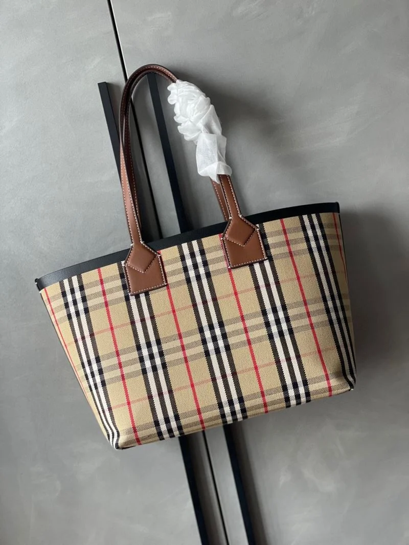 Burberry Shopping Bags UrbanChic 37902
