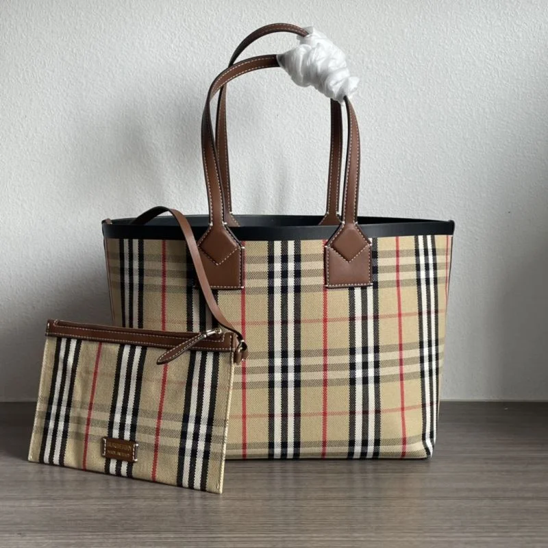 Burberry Shopping Bags UrbanChic 37902