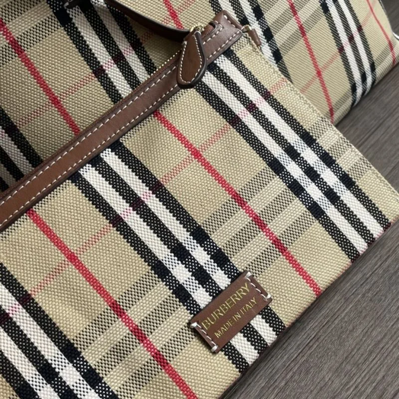 Burberry Shopping Bags UrbanChic 37902