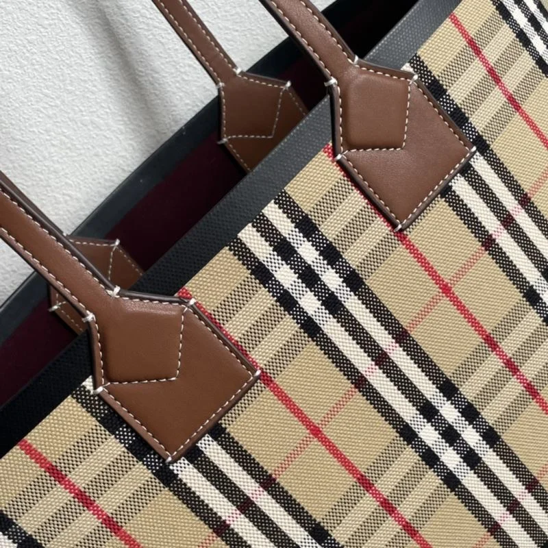 Burberry Shopping Bags UrbanChic 37902