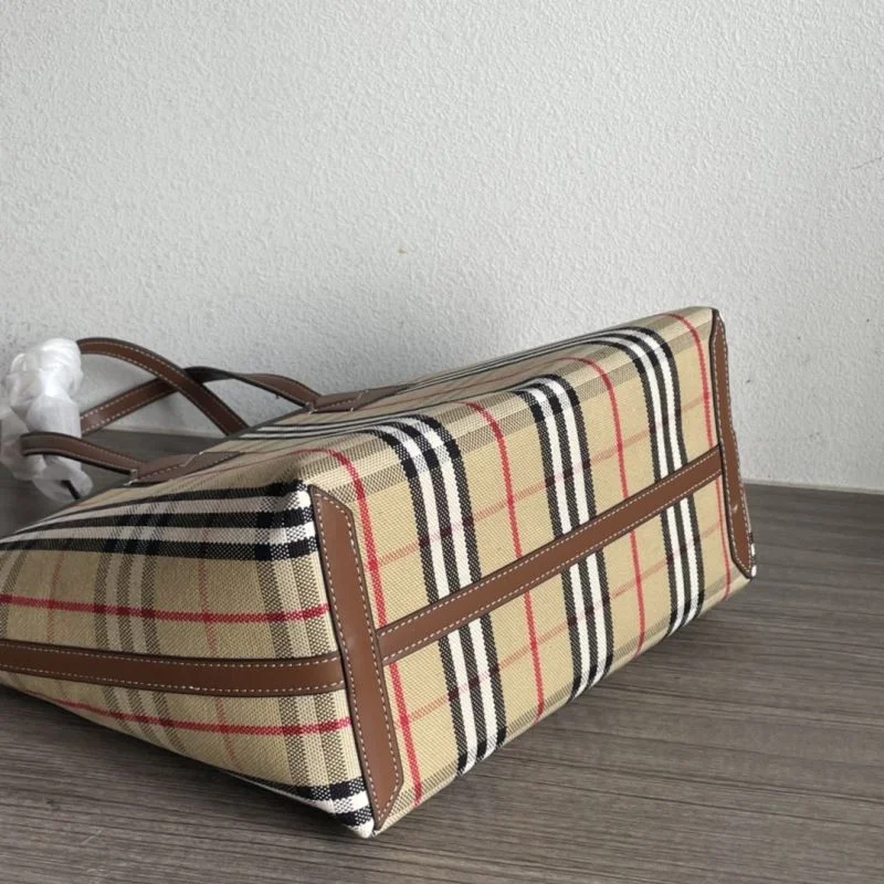 Burberry Shopping Bags UrbanChic 37902