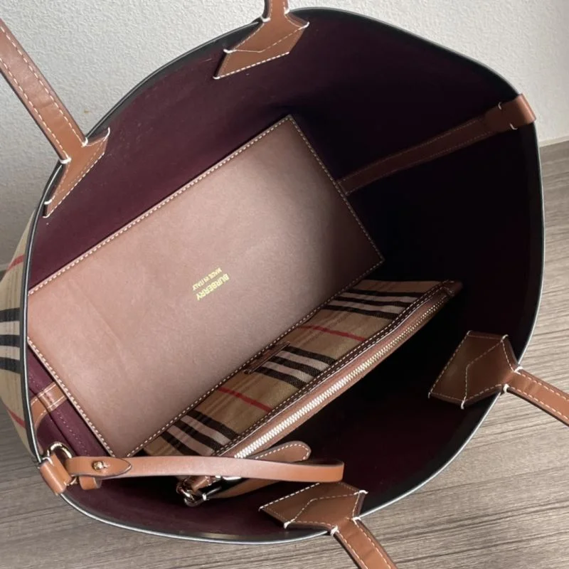 Burberry Shopping Bags UrbanChic 37902