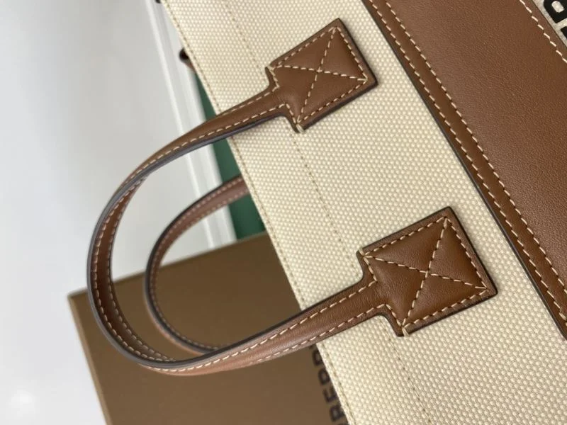 Burberry Shopping Bags Affordable 37889