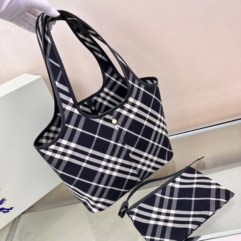 Lightweight Burberry Shopping Bags 37875