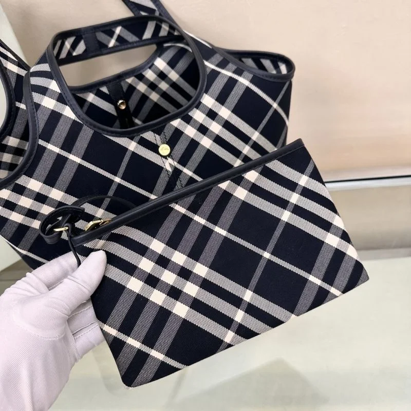 Lightweight Burberry Shopping Bags 37875