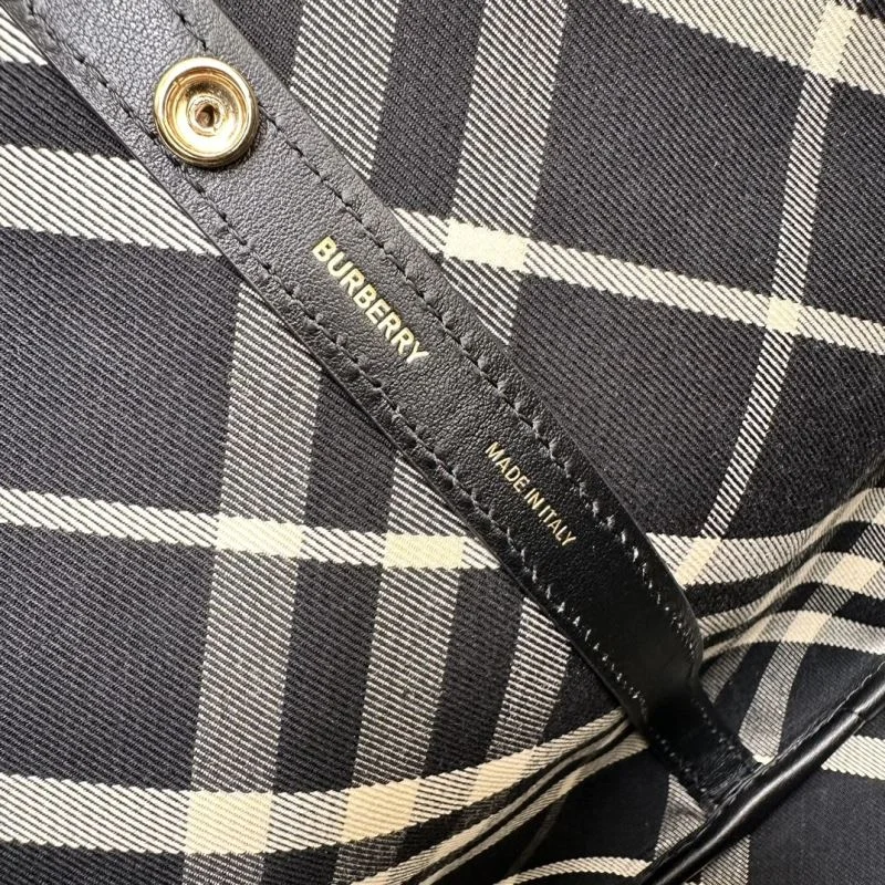 Lightweight Burberry Shopping Bags 37875
