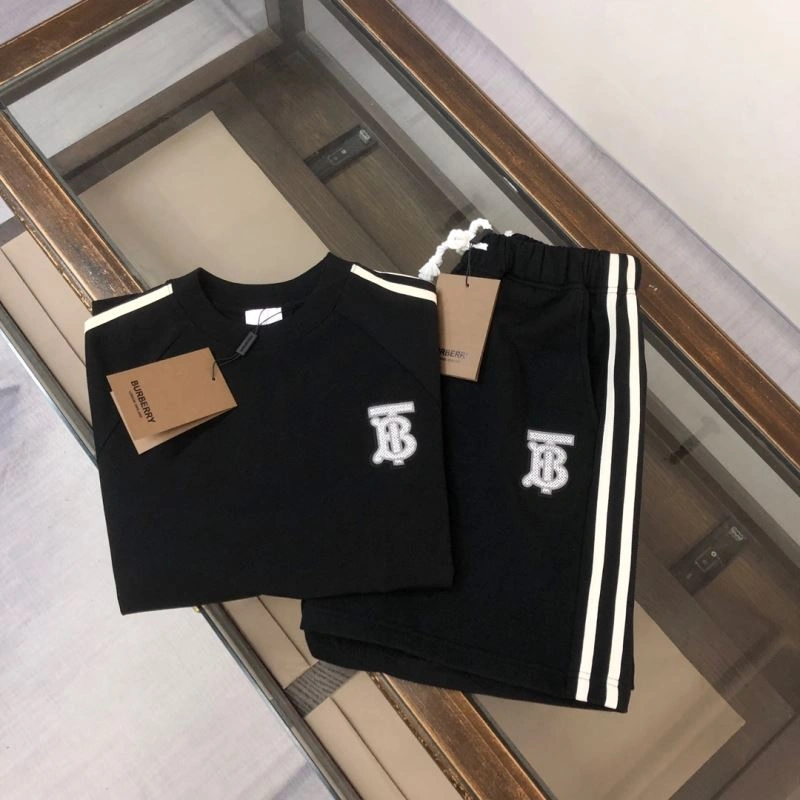Burberry Short Suits Versatile 105371