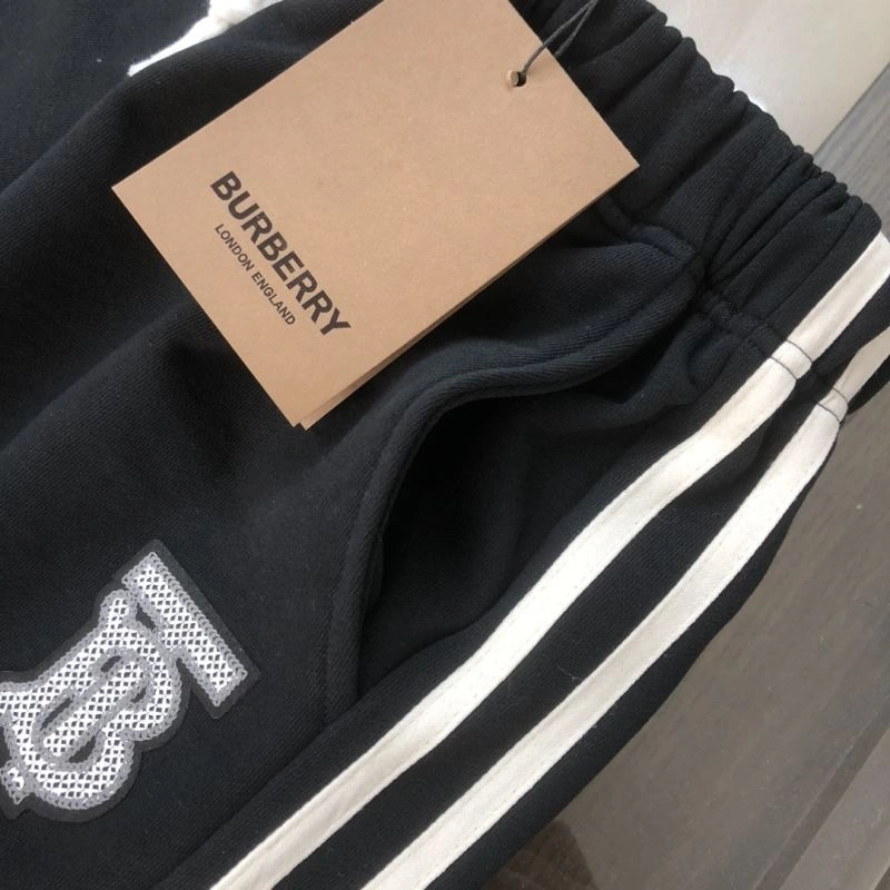 Burberry Short Suits Versatile 105371