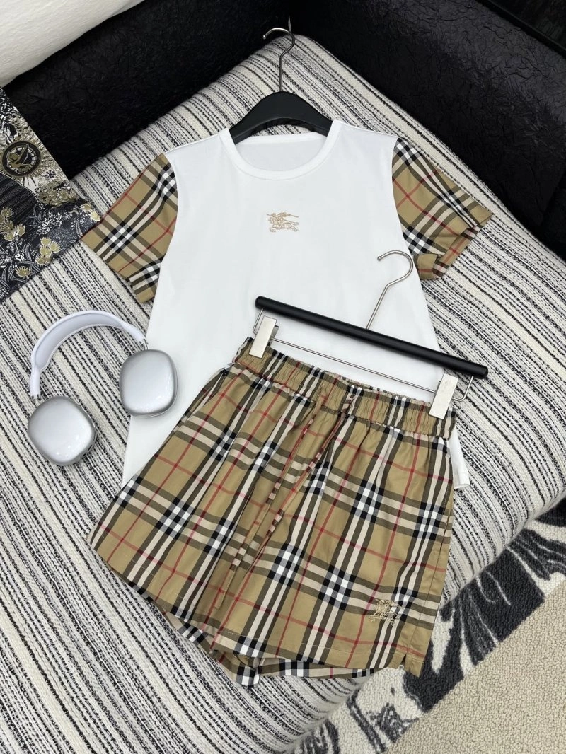 Sleek Burberry Short Suits 99195