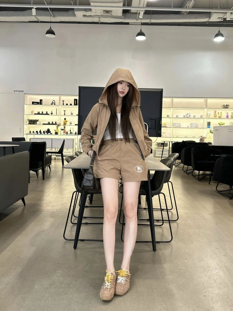 WellDesigned Burberry Short Suits 99244