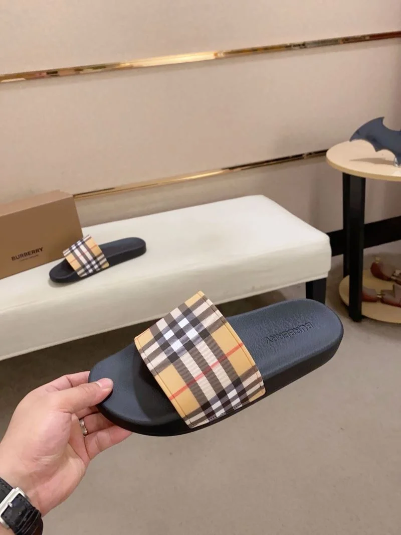 Burberry Slippers Vibrant 17133