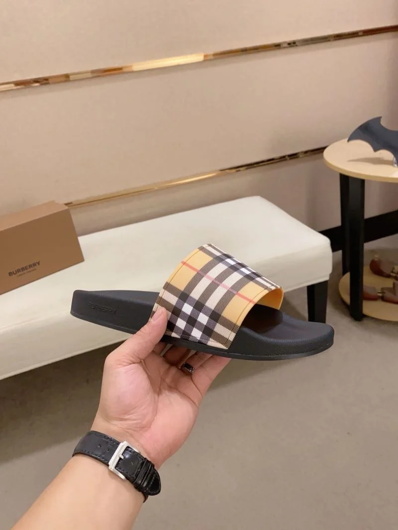 Burberry Slippers Vibrant 17133