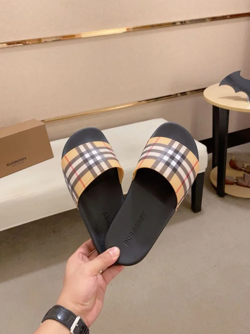 Burberry Slippers Vibrant 17133