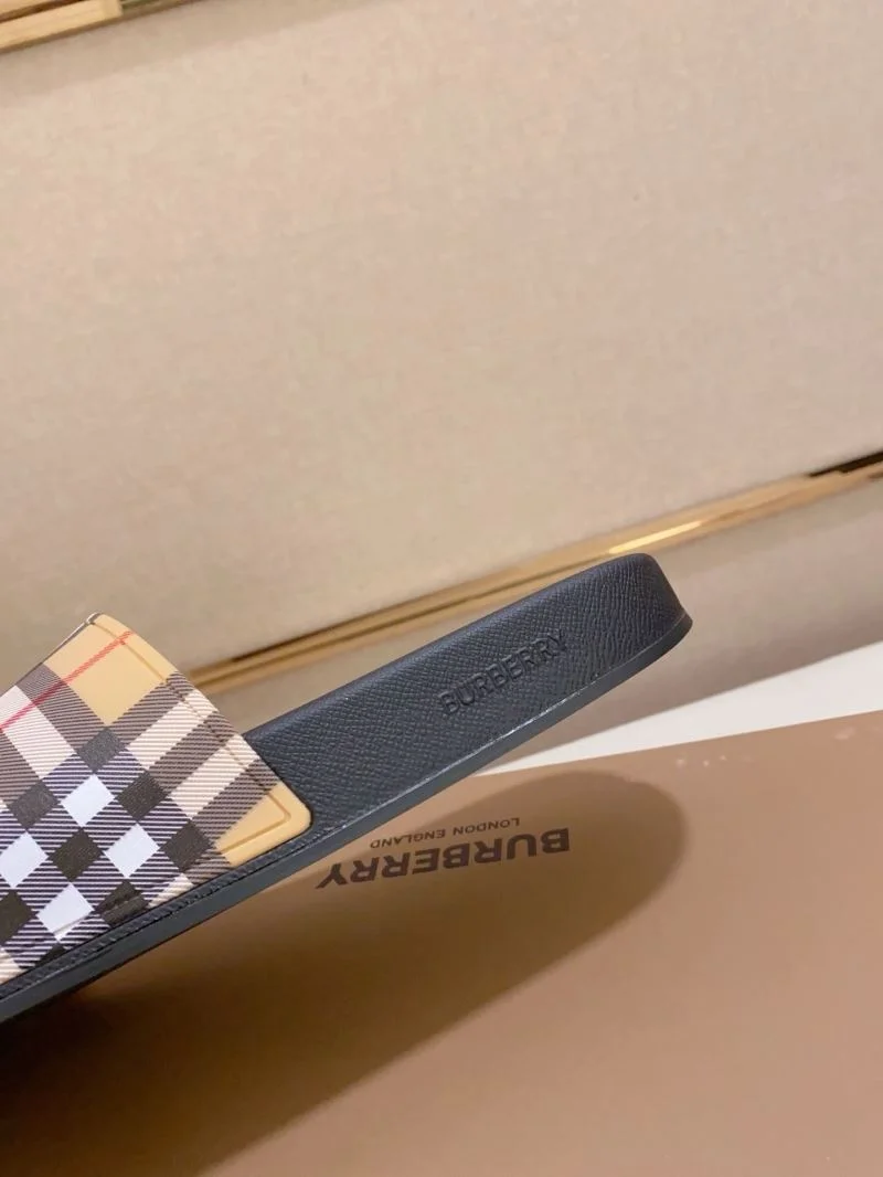 Burberry Slippers Vibrant 17133