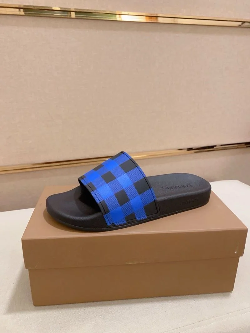 Trendy Burberry Slippers 17132