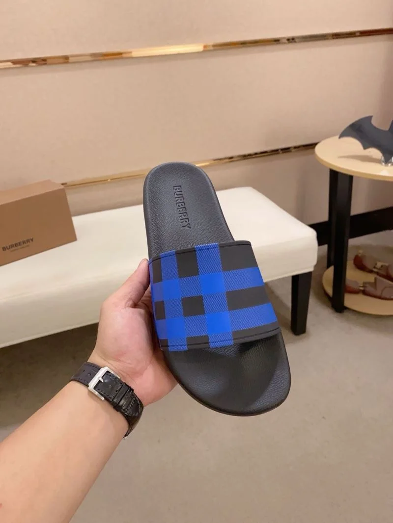 Trendy Burberry Slippers 17132