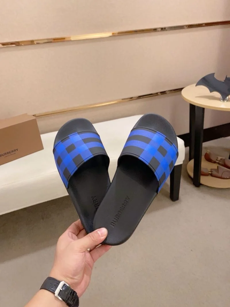 Trendy Burberry Slippers 17132