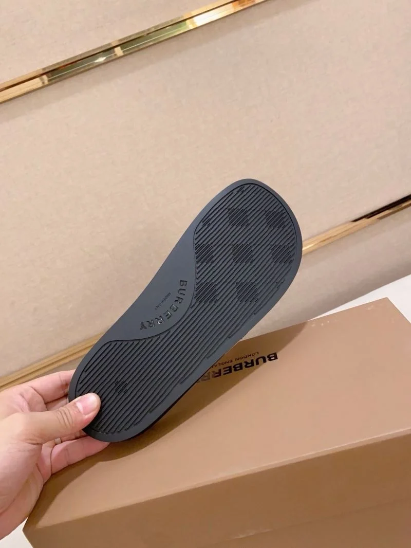 Trendy Burberry Slippers 17132