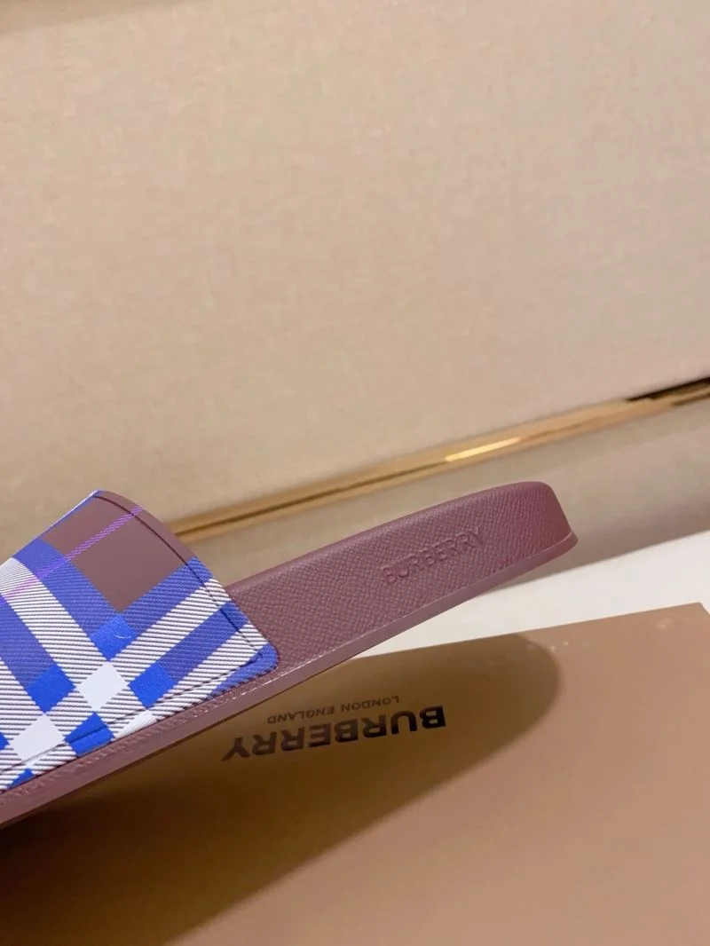 TimelessDesign Burberry Slippers 17208