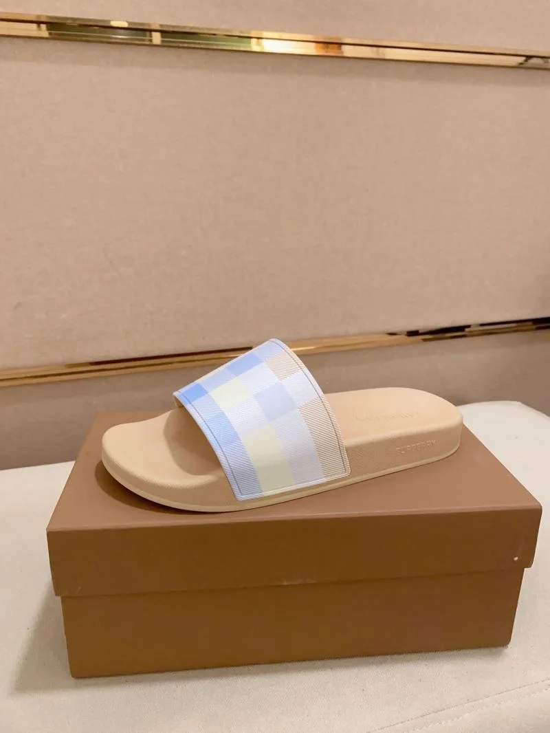 Burberry Slippers AllSeason 17136