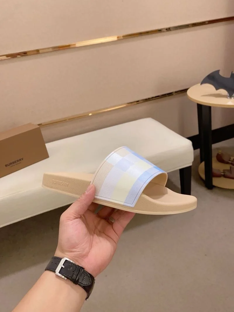 Burberry Slippers AllSeason 17136