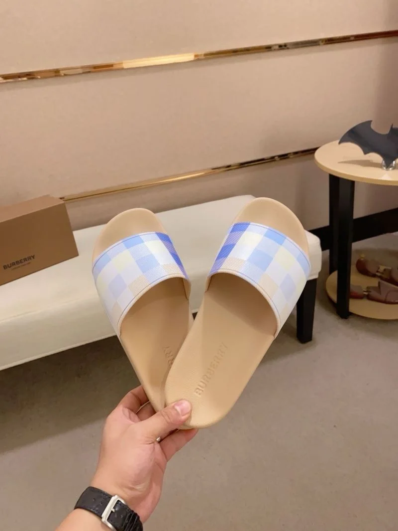 Burberry Slippers AllSeason 17136