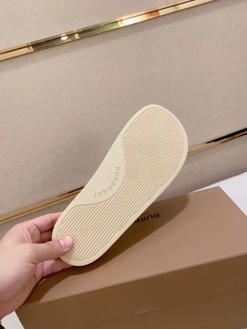 Burberry Slippers AllSeason 17136