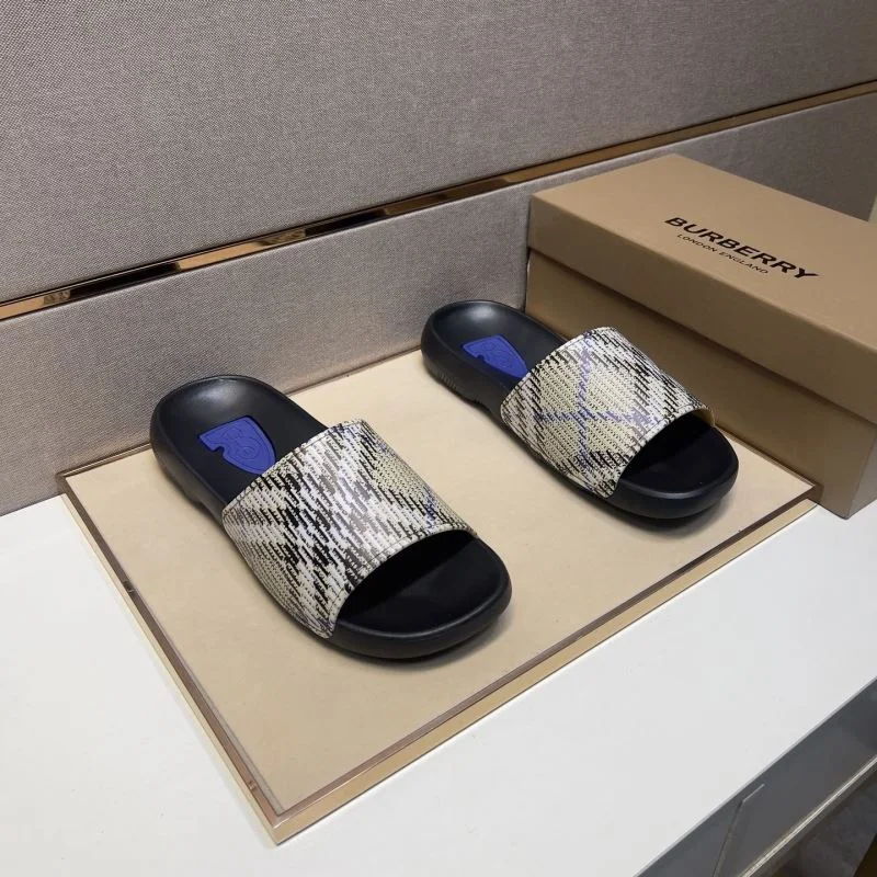 Burberry Slippers Bright 17126